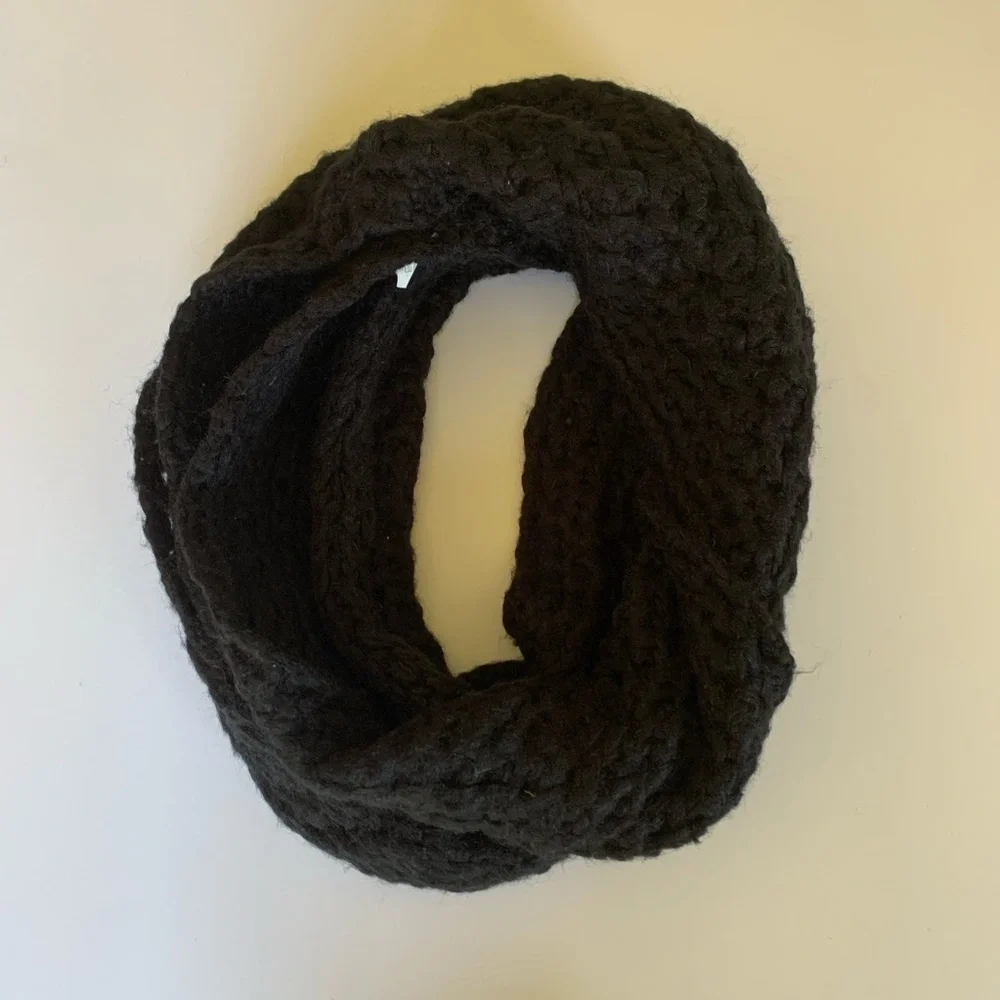 Aeropostale Black Knit Infinitely Scarf